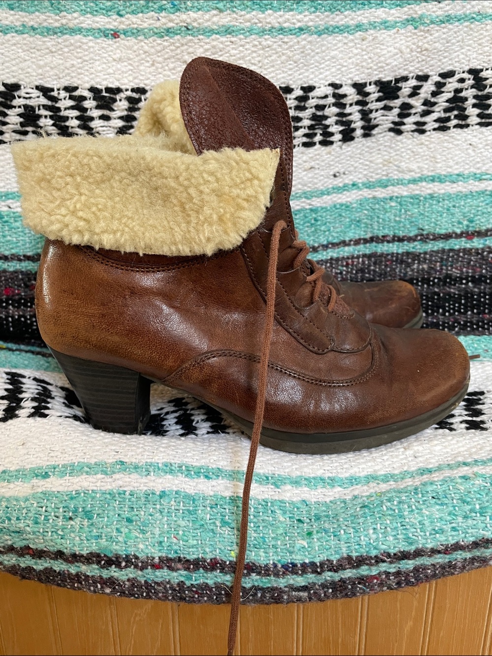 Gabor fur-lined lace-up heels winter boots size 7.5